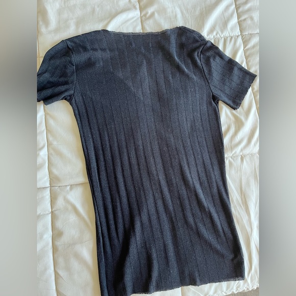 Striped Linen V-Neck Top - Picture 3 of 3